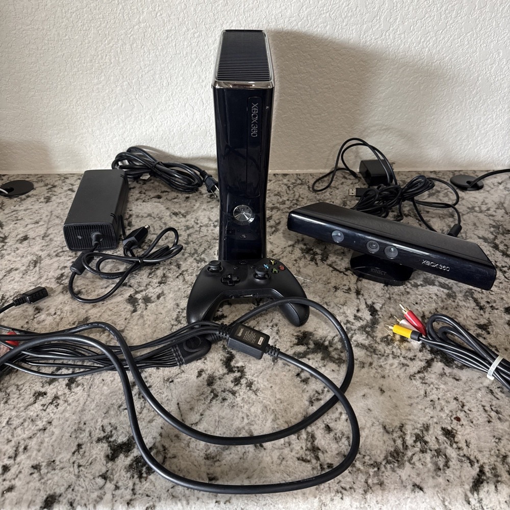 Xbox 360 250GB Black Console Bundle with 1 Controller and Kinect